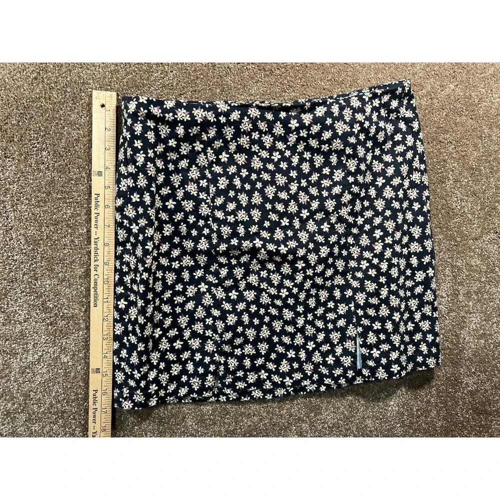 Aeropostale Black Floral Daisy Pleated Mini Skirt Junior's Size Large‎